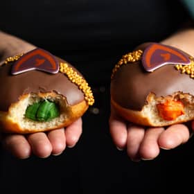 Each donut either has a Traitor or Faithful centre
