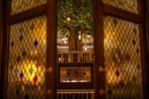 Inside, the historic grandeur of the former banking hall meets the glamour of The Ivy, with striking interiors, bespoke artwork and design details creating two distinctly different spaces for each restaurant.