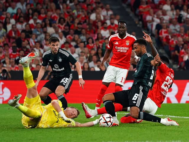 Jhon Duran of SL Benfica shoots under pressure from Auston Trusty of Celtic 