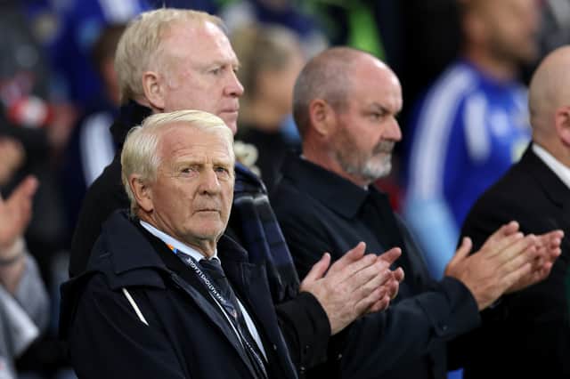 Strachan succeeded O'Neill after his first spell.