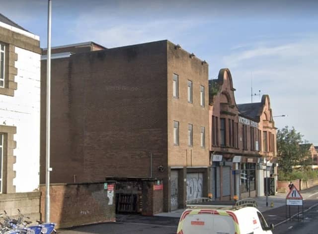 The applicant wants to create a restaurant within the former office building.