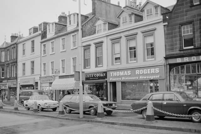 Cars in Lanark High Street clearly show how times have moved on in Clydesdale!