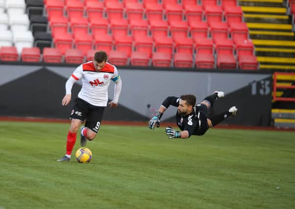 David Goodwillie evades Montrose keeper Aaron Lennox to score his first goal (pic: Craig Black Photography)