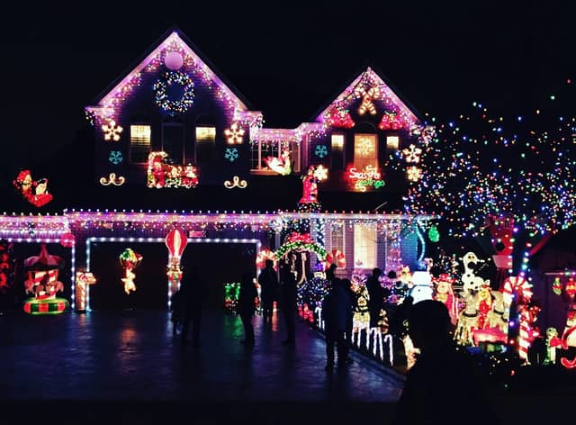 Eastwood MSP Jackson Carlaw is offering a prize for the house with the best festive decorations.