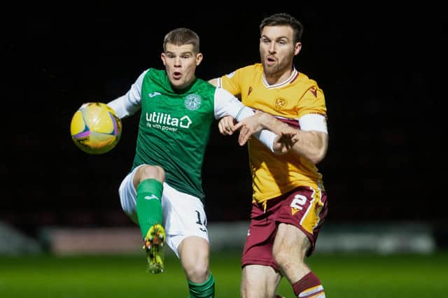Chris Mueller of Hibs and Motherwell's Stephen O'Donnell battle for the ball