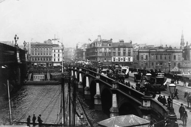 Traffic on Broomie Law Bridge in 1895.