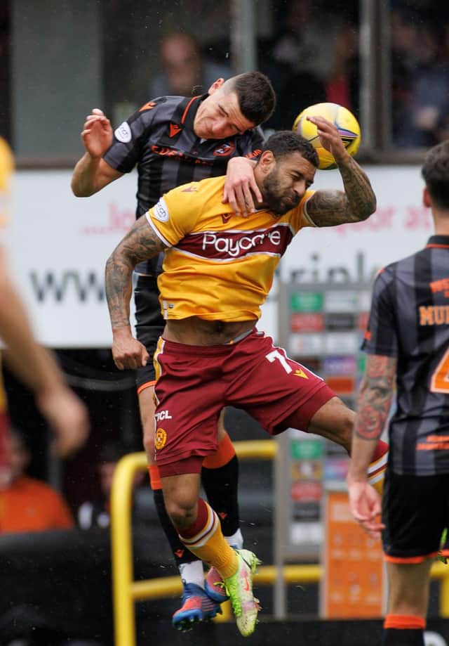 Kaiyne Woolery in challenge with Ross Graham