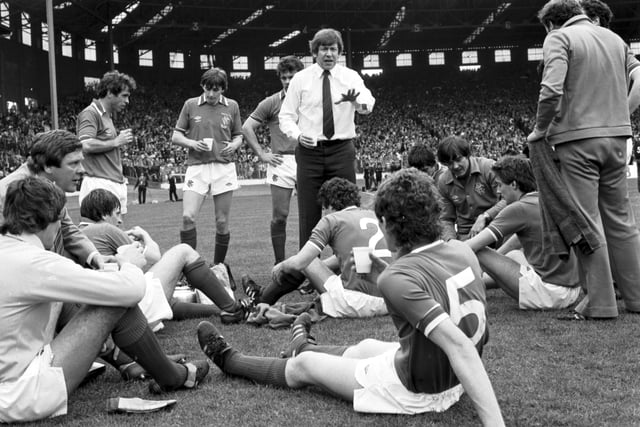 Rangers 4-1 Dundee United - Rangers manager John Grieg talks to the team during half-time.