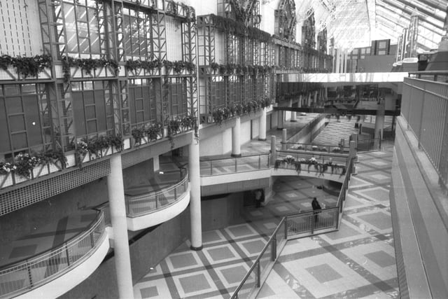 Interior of the newly-opened St Enoch Centre, May 1989.