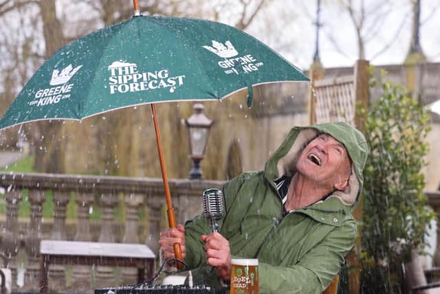 Larry Lamb presents The Sipping Forecast - a weather forecast for pub gardens