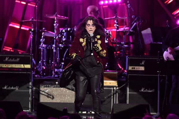 .Alice Cooper has announced a string of UK tour dates this October and will be supported by Glasgow band Primal Scream. 