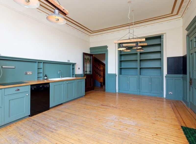 A view of the kitchen without the dining table.