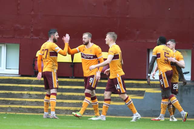 Kevin van Veen (2nd left) celebrates with team-mates after nettimg equaliser (Pics by Ian McFadyen)