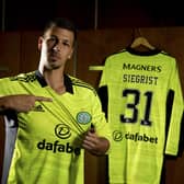 Benjamin Siegrist has signed a four-year deal with Celtic following his departure from Dundee United.