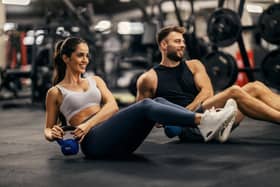 People working out lifting weights in a gym.
