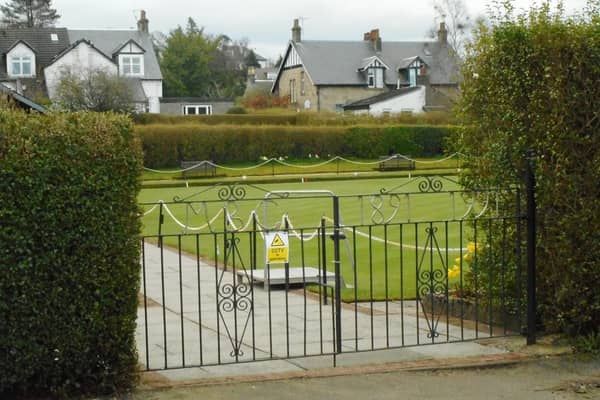 Milngavie Bowling Club only need one green nowadays ©Copyright Richard Sutcliffe and licensed for reuse under Creative Commons Licence