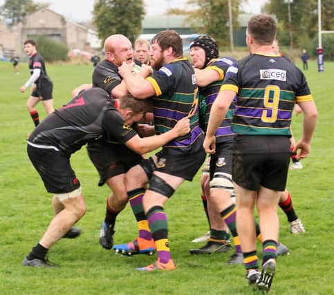 Biggar's Andrew Orr grapples with Cartha players during Saturday's win for the Hartreemill men (Pic by Ian Conn)