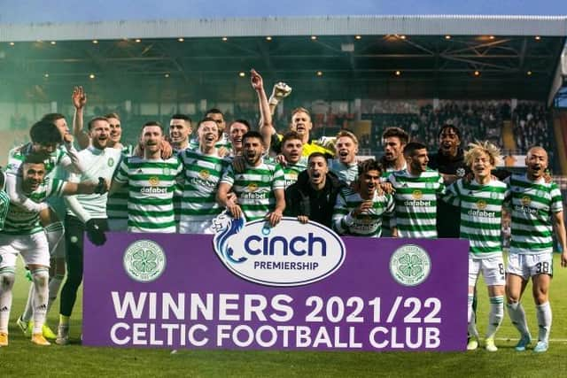 Celtic players celebrate at full time after clinching the Scottish Premiership title with a 1-1 draw against Dundee United. (Photo by Craig Williamson / SNS Group)