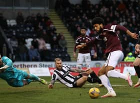 Ellis Simms scores to make it 1-0 to Hearts .  (Photo by Alan Harvey / SNS Group)