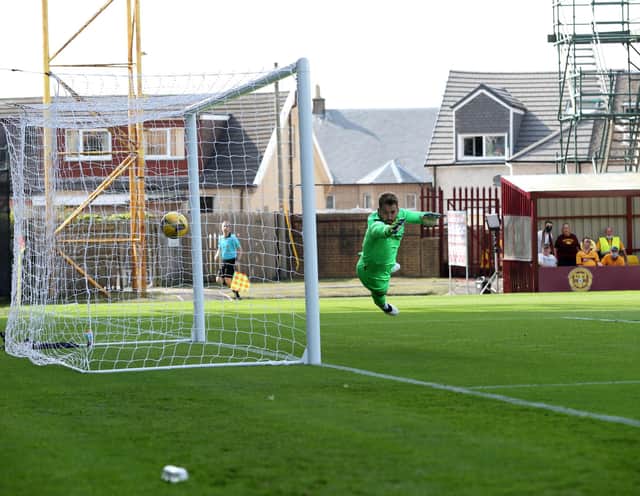 Watt's winner beats Dundee keeper Legzdins