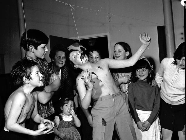 Trying to catch a treacle covered scone was also a tradition of Halloween. Here some children are trying to do just that in 1971.