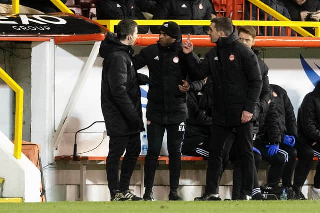 Aberdeen assistant Henry Apaloo (L) and manager Stephen Glass remonstrate to the fourth official after Jota's goal makes it 3-2.