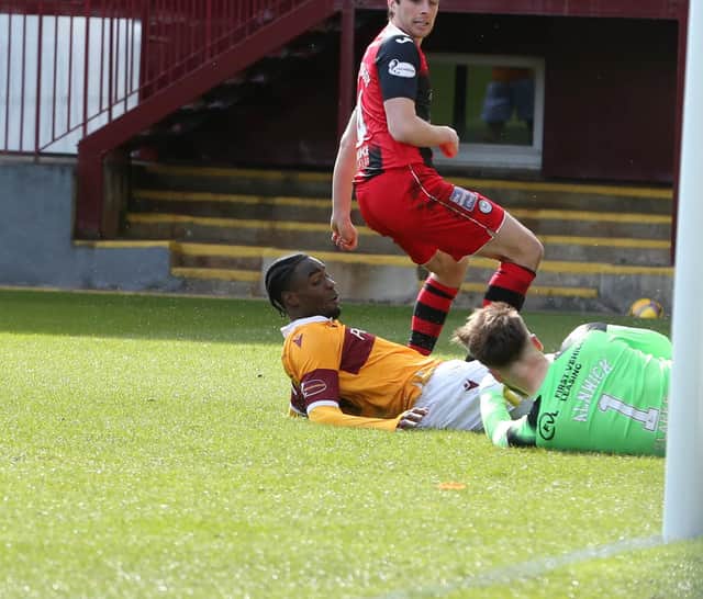 Devante Cole pounces to score Motherwell's winner against St Mirren (Pic by Ian McFadyen)