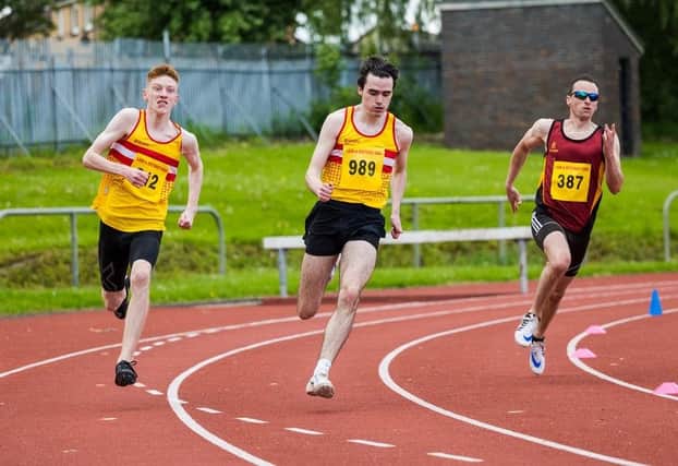 Ross Duffin (1st left) on his way to 200m glory