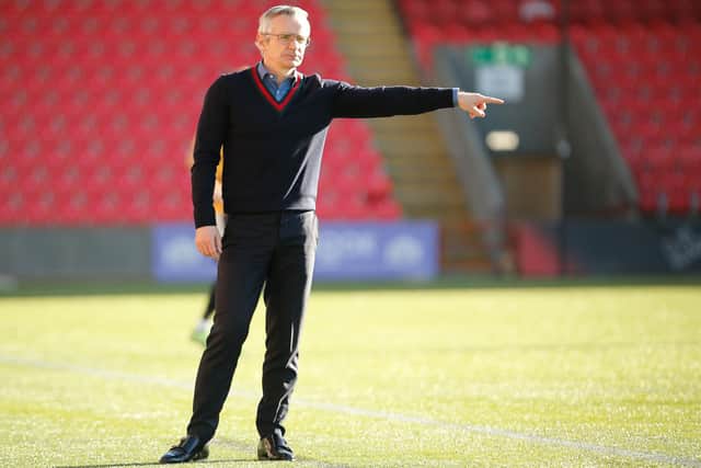 Clyde manager Danny Lennon issuing instructions to his team on Saturday (Photo: Craig Black Photography)