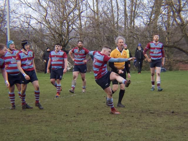 Ruairidh Anderson kicks forward for Uddingston at Dalziel (Pic by Allan Buchanan)