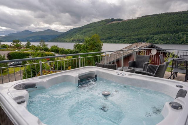 Set just above the banks of Loch Tay, the Marina has a range of self-catering accommodation, most with private hot tubs as well as access to a hot box outdoor spa with sauna. Book: https://bit.ly/2EIv2eg