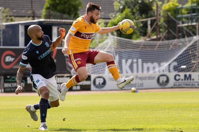 Steven Lawless evades Dundee's Liam Fontaine
