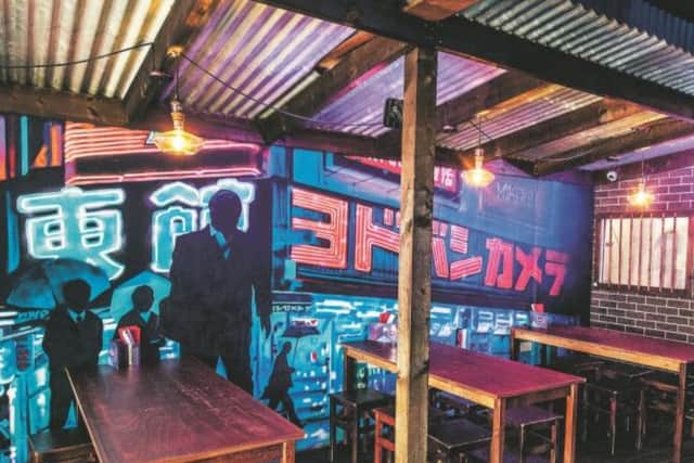 Mikaku, Glasgow