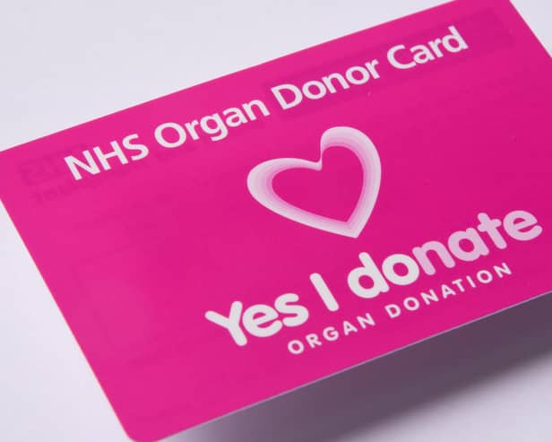 "Yes I donate" NHS organ donor card