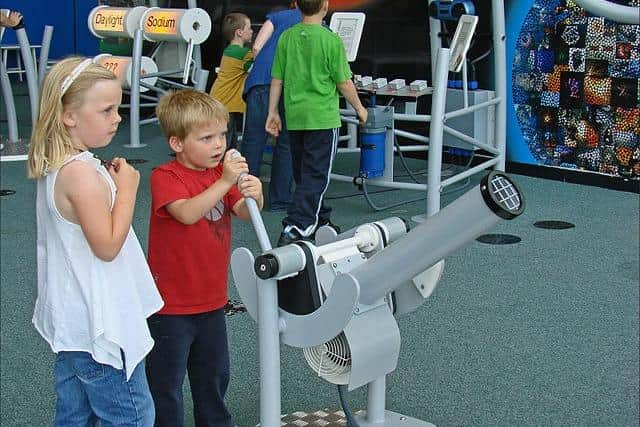 This is one of Scotland’s must-see visitor attractions situated along the banks of the River Clyde. Here, kids can enjoy hundreds of interactive exhibits in the Science Mall, observe the beauty of a Planetarium, or experience fascinating documentaries in Scotland’s biggest-screen IMAX cinema. It only costs £10 for children’s tickets and Under 3’s can go in for free (https://www.glasgowsciencecentre.org/visit/ticket-prices).