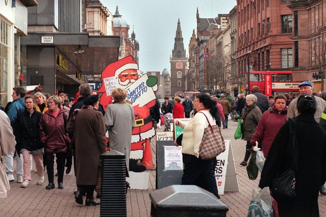 Christmas shoppers in Argyle Street - 1997.