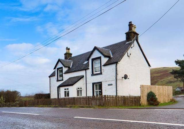 Curlers Rest is a beautiful family or second home but also offers the option to continue, as it has done in recent times, as a successful Airbnb.