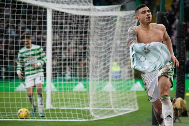 Celtic's Giorgios Giakoumakis celebrates making it 3-2 at Celtic Park. (Photo by Craig Foy / SNS Group)