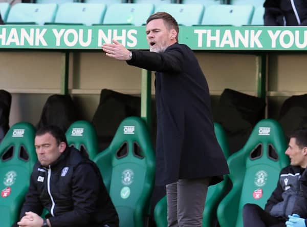 Boss Graham Alexander encourages his Motherwell troops at Easter Road (Pic by Ian McFadyen)