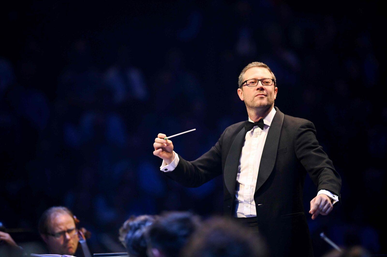 Legendary British conductor John Wilson and his Sinfonia of London ...