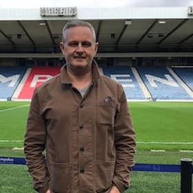 Euro 2020 volunteer John Reid from Kirkintilloch has received a pre-tournament pep-talk from Line of Duty actor Martin Compston and Scotlnd star John McGinn