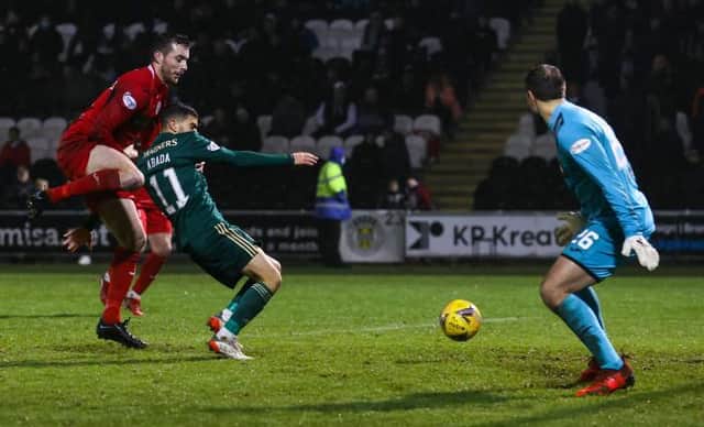 PAISLEY, SCOTLAND - DECEMBER 22: Celtic's Liel Abada goes close under pressure from Joe Shaughnessey during a Cinch Premiership match between St. Mirren and Celtic at SMiSA Stadium, on December 22, 2021, in Paisley, Scotland.  (Photo by Craig Williamson / SNS Group)