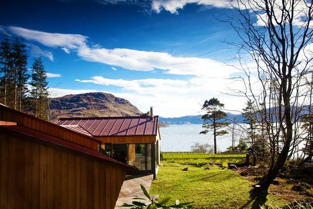 Experience views to die for at this newly-built romantic hideout in the remote Knoydart peninsula. Book: https://bit.ly/3cFyUcg