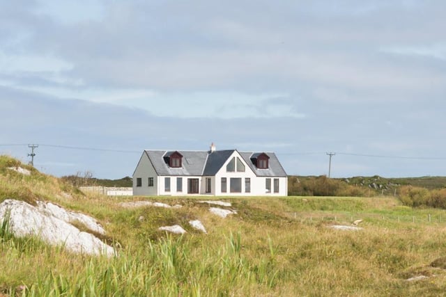 The house was built in a style sympathetic to the traditional houses of the Hebrides.
