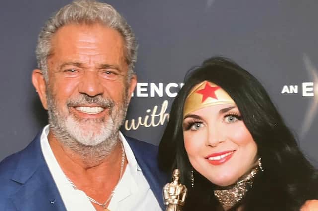 Braveheart star Mel Gibson was delighted to meet Lanark's own Wonder Woman Jane Crawford.