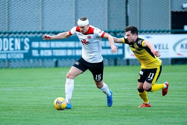 Clyde defender Tom Lang holds off Dumnarton's Adam Frizzell (pic: Craig Black Photography)