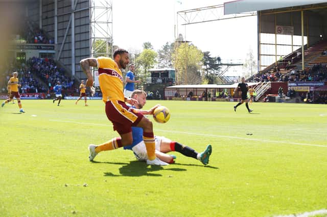 Kaiyne Woolery tries to cross under pressure
