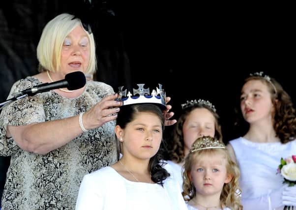 Carluke and District Gala Day
Queen Chantelle Aitken is Crowned by Christine Hare
Carluke
8/6/13