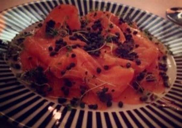 Simple, yet effective: smoked salmon with capers