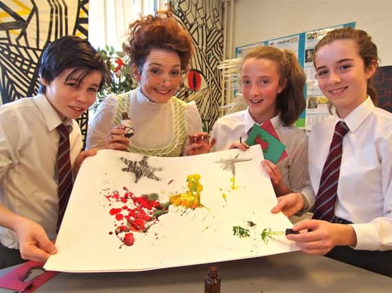St Ninians pupils get creative with Dare to Dye assistant Lizzie Garret
